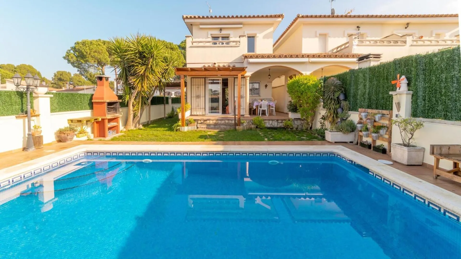 Pet-Friendly Villa In L' Escala